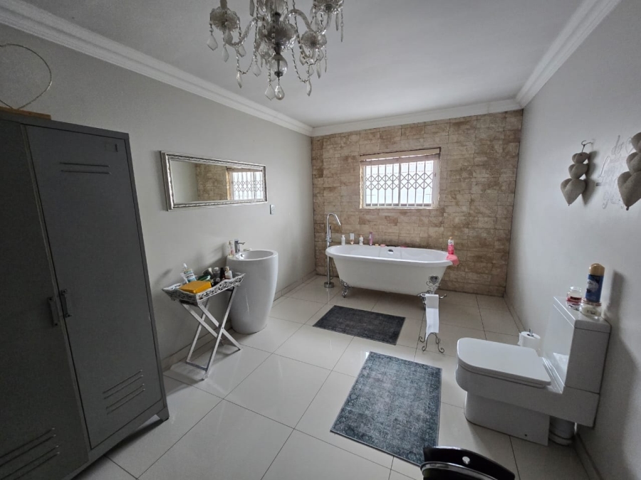 4 Bedroom Property for Sale in Petersfield Gauteng