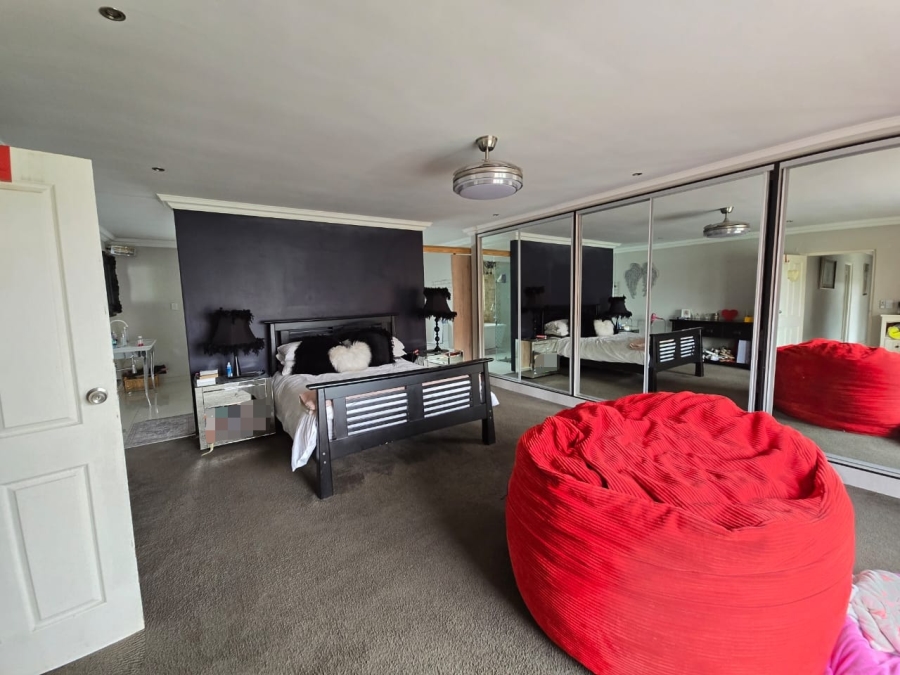 4 Bedroom Property for Sale in Petersfield Gauteng