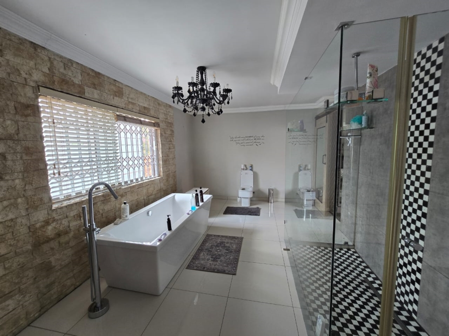 4 Bedroom Property for Sale in Petersfield Gauteng