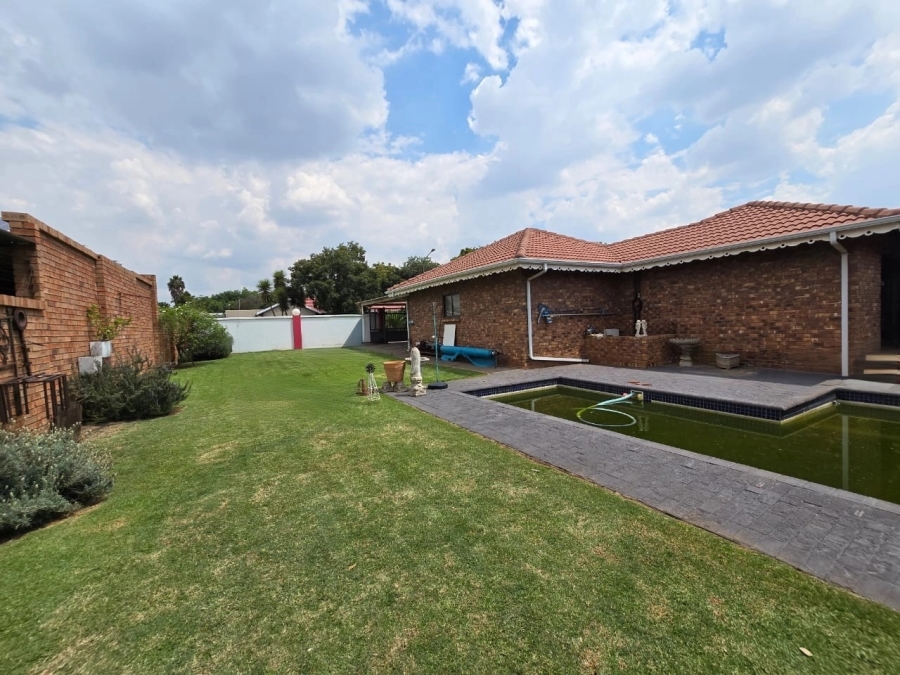 4 Bedroom Property for Sale in Petersfield Gauteng