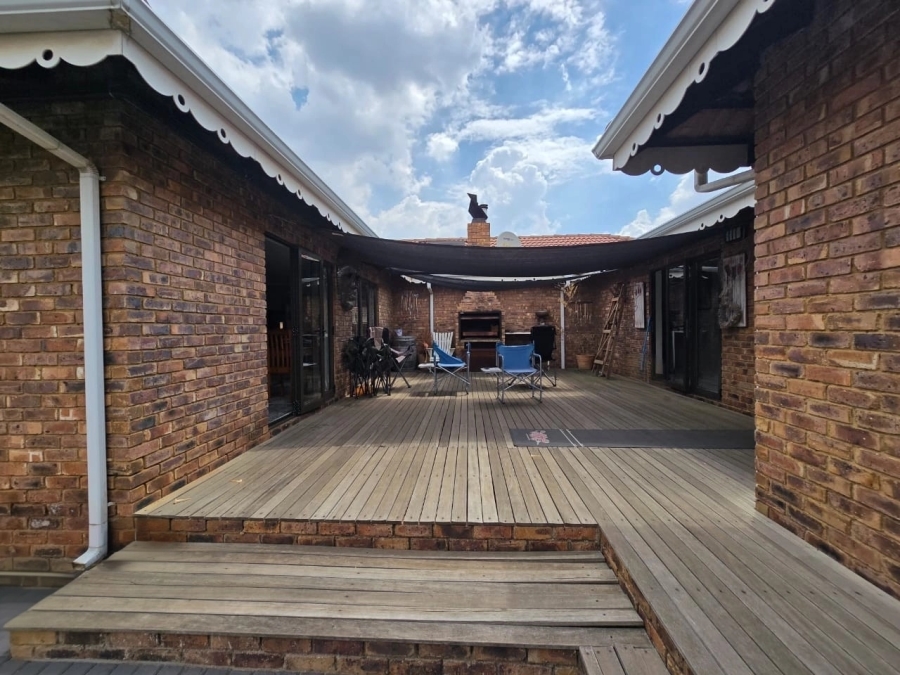 4 Bedroom Property for Sale in Petersfield Gauteng