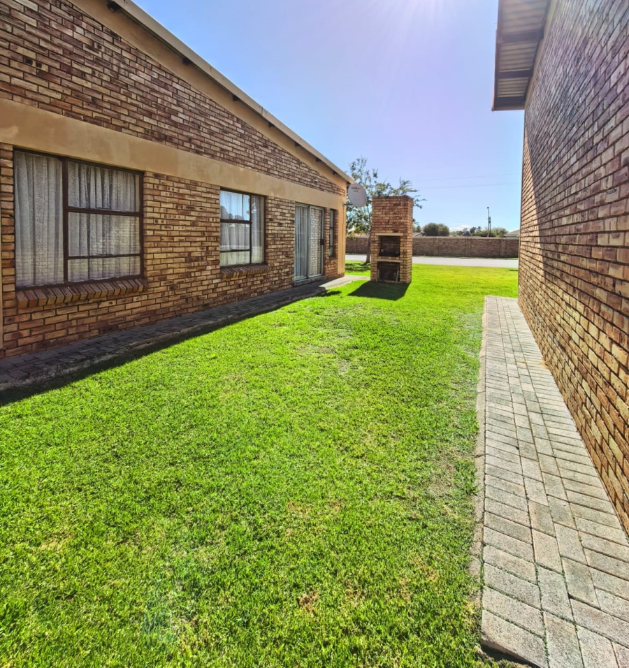 3 Bedroom Property for Sale in Bonanne Gauteng