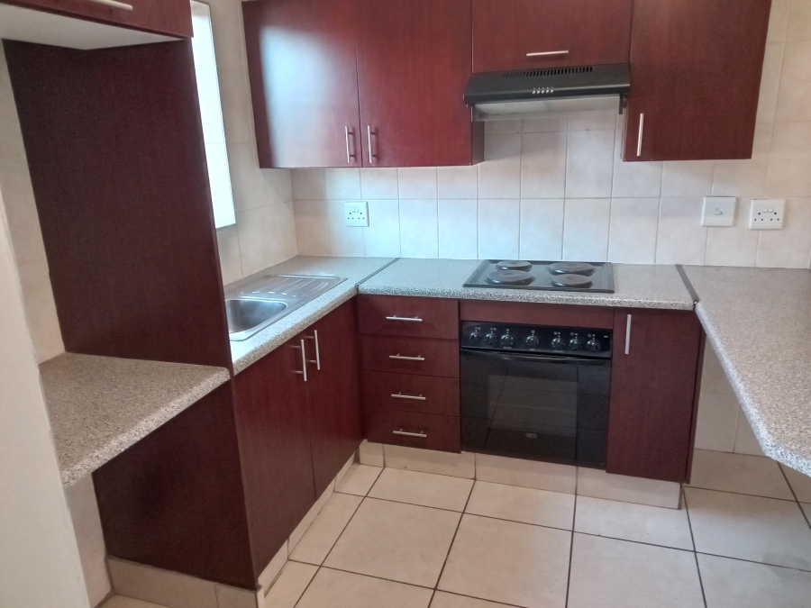 To Let 2 Bedroom Property for Rent in Strubenvale Gauteng