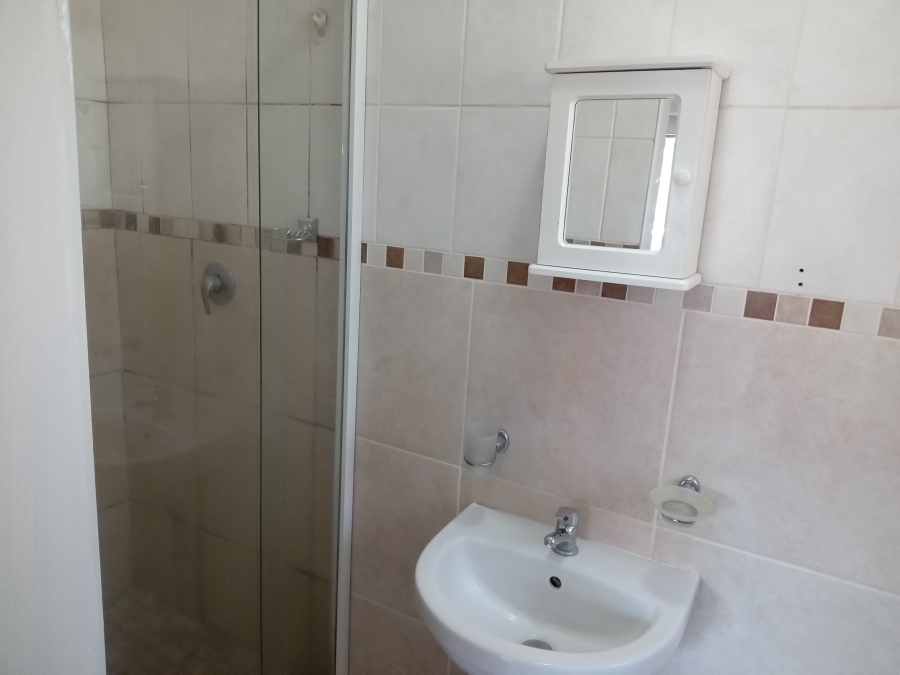 To Let 2 Bedroom Property for Rent in Strubenvale Gauteng
