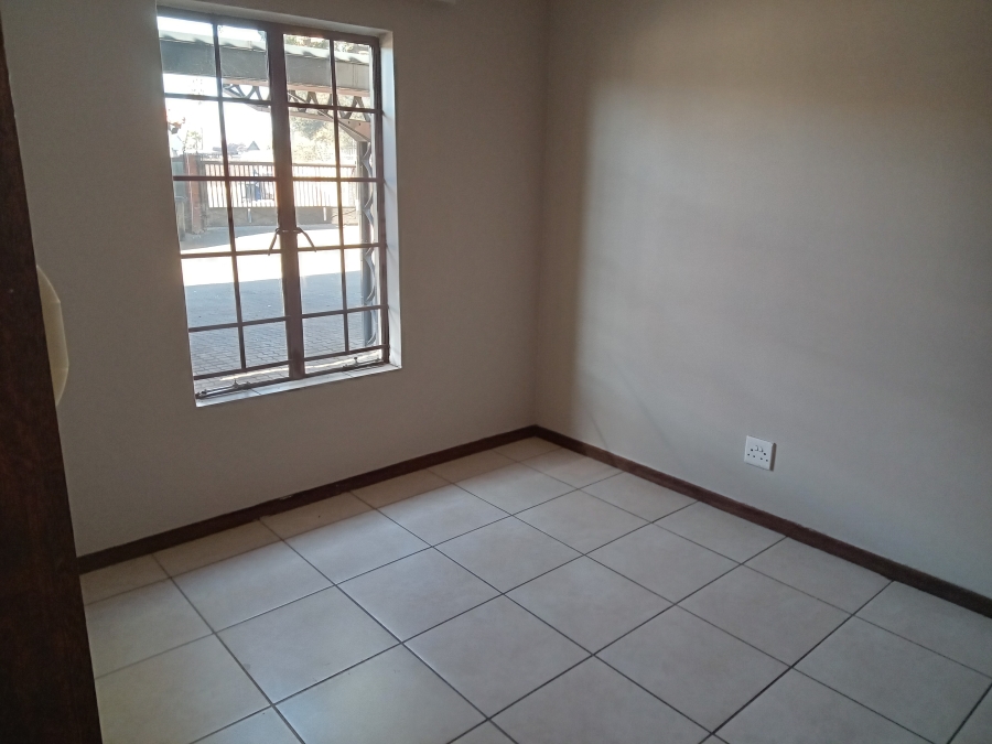 To Let 2 Bedroom Property for Rent in Strubenvale Gauteng