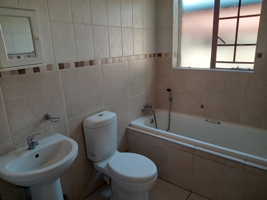 To Let 2 Bedroom Property for Rent in Strubenvale Gauteng