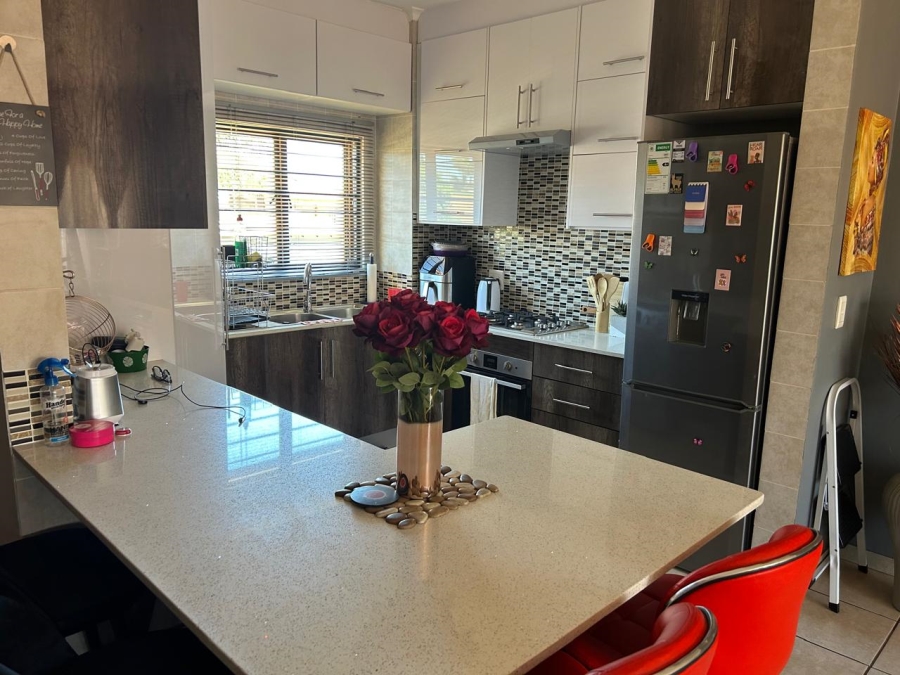 2 Bedroom Property for Sale in Sonneveld Gauteng