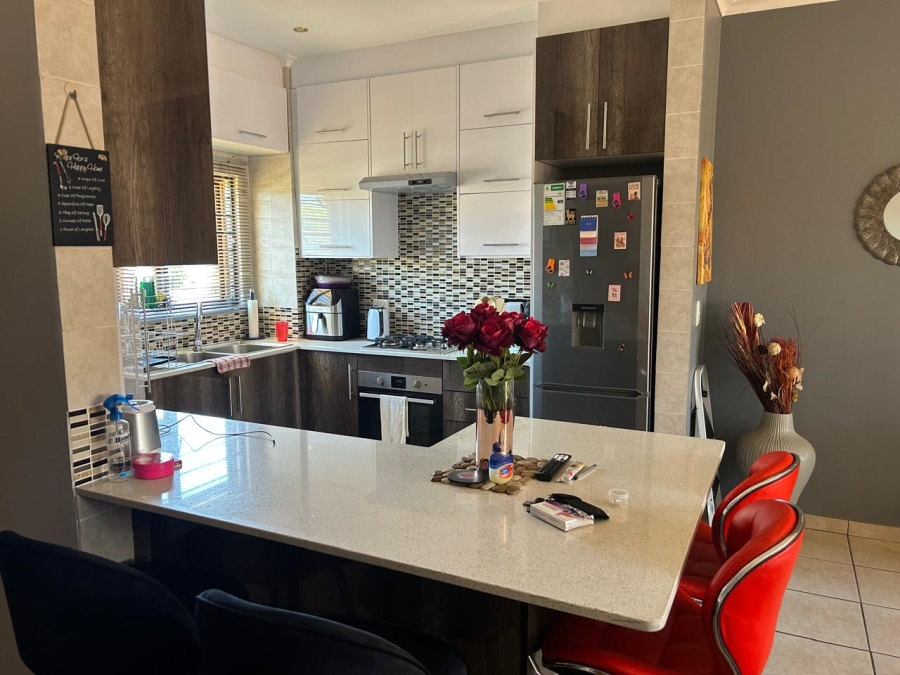 2 Bedroom Property for Sale in Sonneveld Gauteng