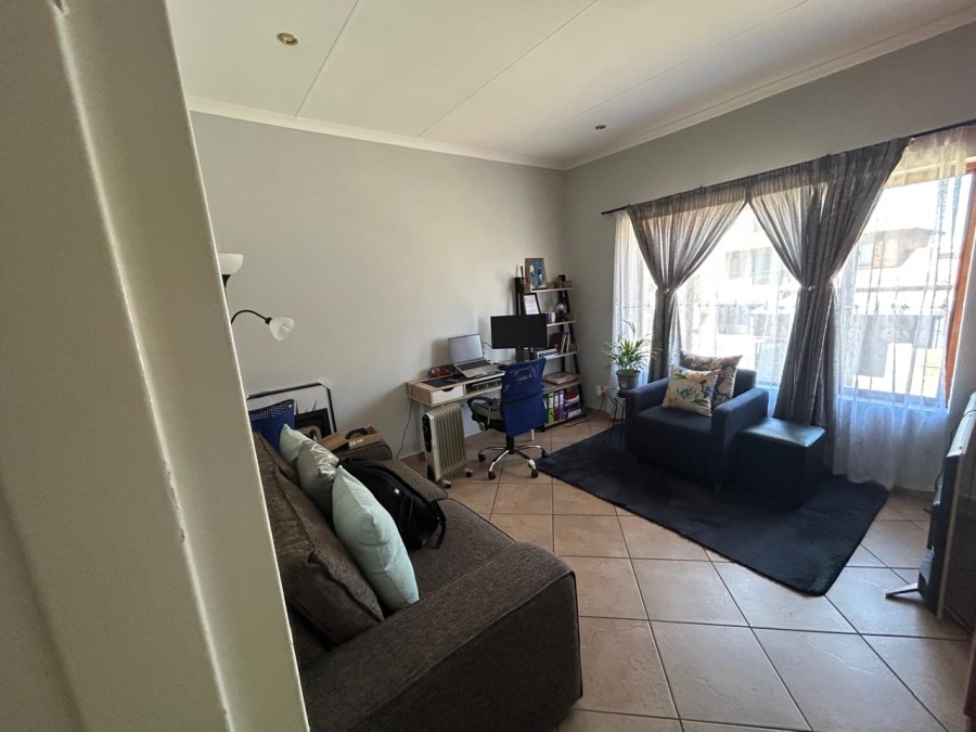 2 Bedroom Property for Sale in Sonneveld Gauteng