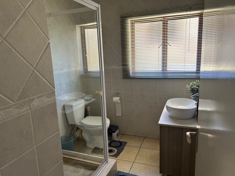 2 Bedroom Property for Sale in Sonneveld Gauteng