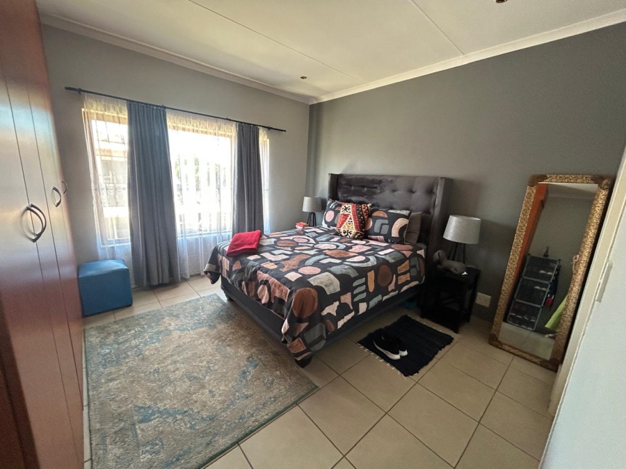 2 Bedroom Property for Sale in Sonneveld Gauteng