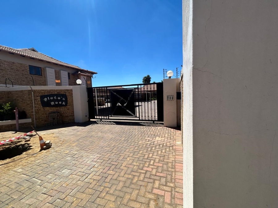 2 Bedroom Property for Sale in Sonneveld Gauteng
