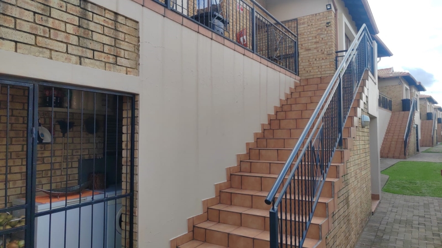 2 Bedroom Property for Sale in Sonneveld Gauteng