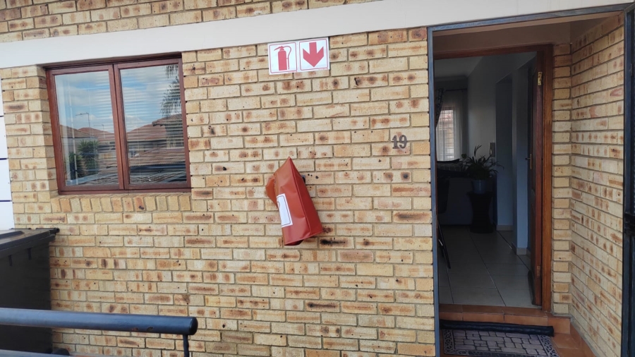 2 Bedroom Property for Sale in Sonneveld Gauteng