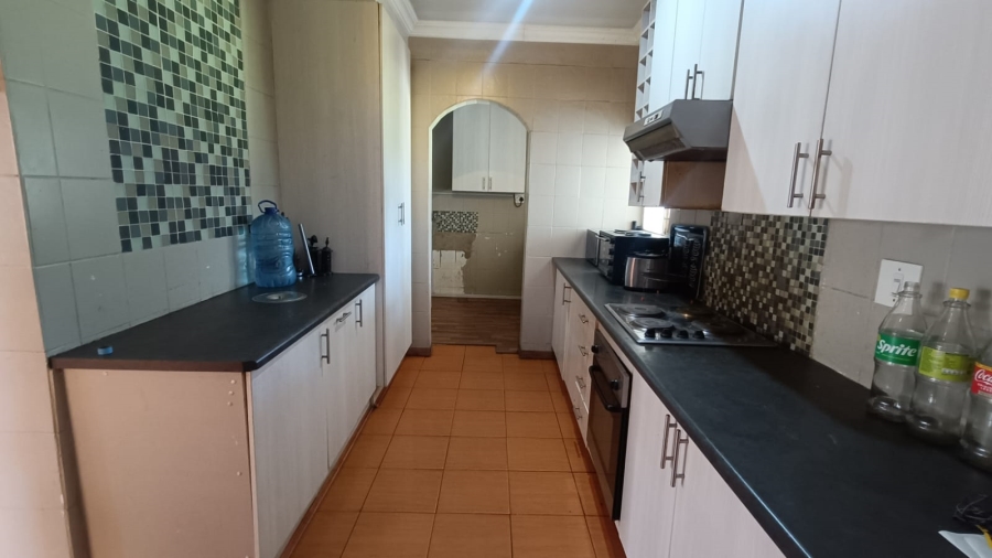 6 Bedroom Property for Sale in Bedworth Park Gauteng