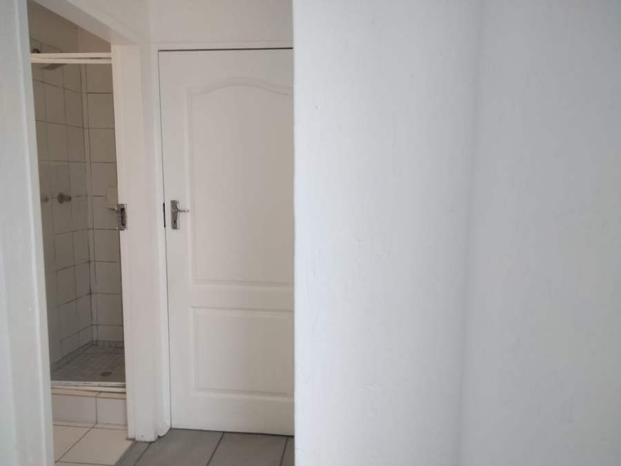 2 Bedroom Property for Sale in Radiokop Gauteng