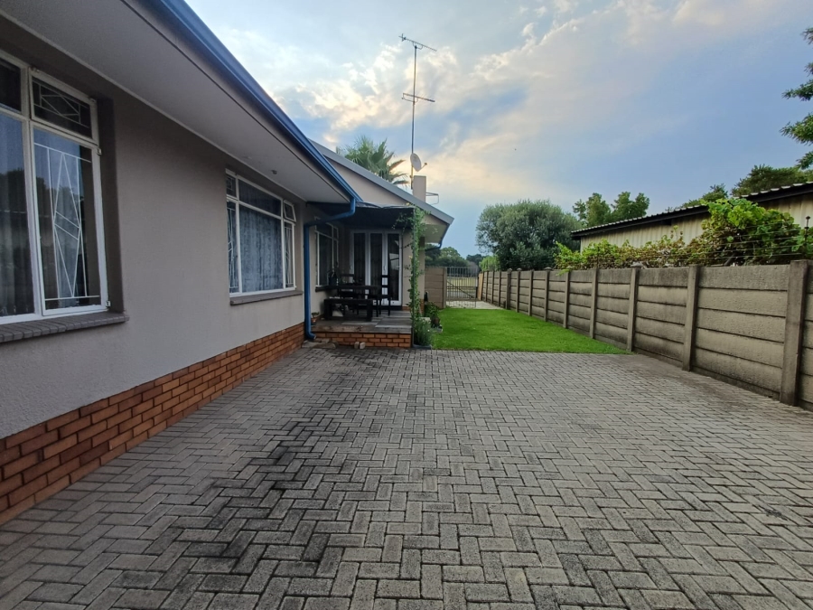 4 Bedroom Property for Sale in Vanderbijlpark SE 7 Gauteng