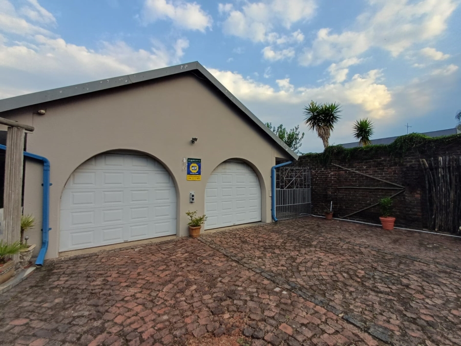 4 Bedroom Property for Sale in Vanderbijlpark SE 7 Gauteng