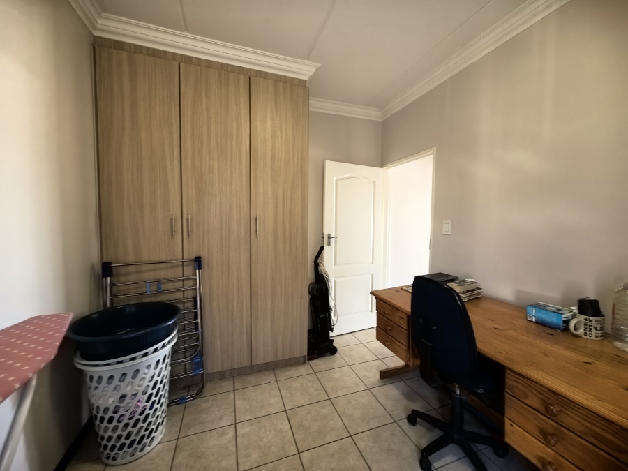 To Let 2 Bedroom Property for Rent in Olivedale Gauteng
