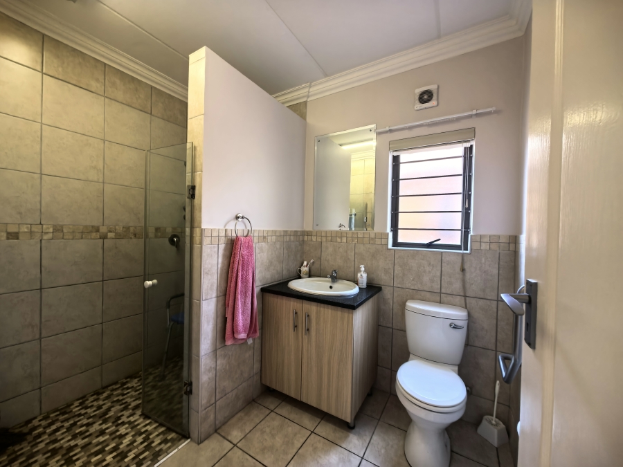 To Let 2 Bedroom Property for Rent in Olivedale Gauteng