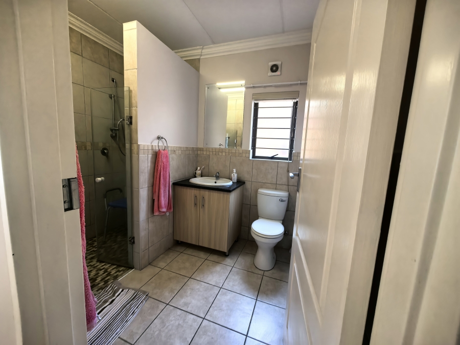 To Let 2 Bedroom Property for Rent in Olivedale Gauteng