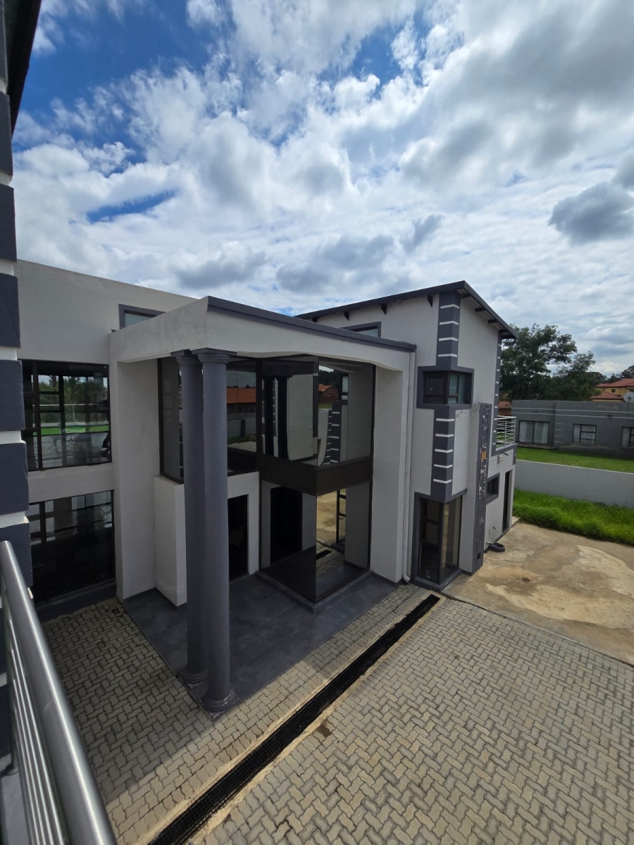 6 Bedroom Property for Sale in Riversdale Gauteng