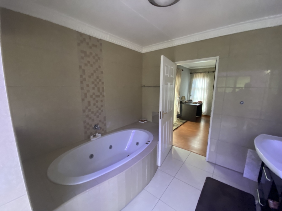 4 Bedroom Property for Sale in Glen Erasmia Gauteng