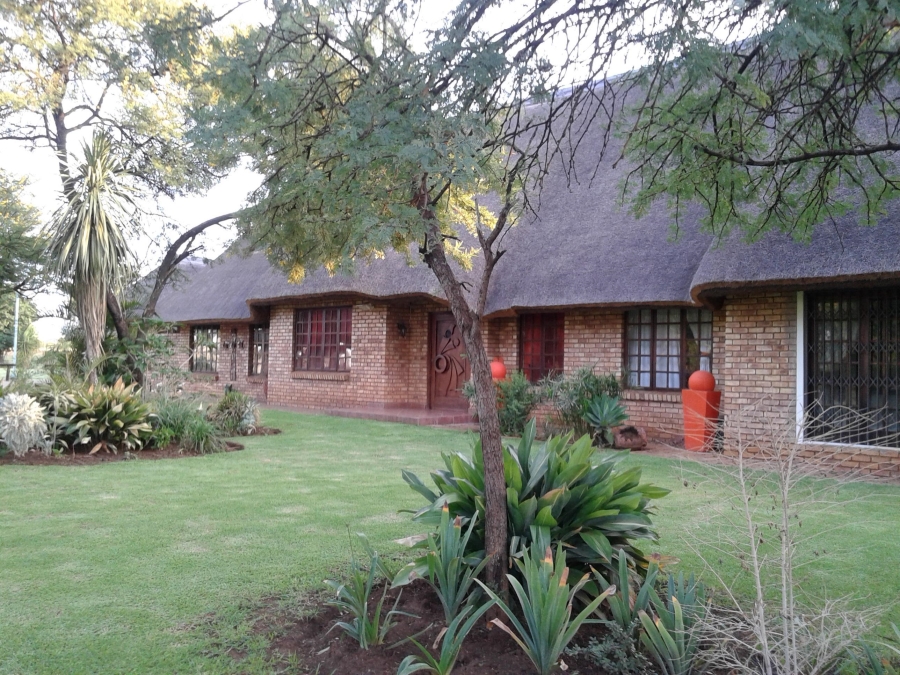 5 Bedroom Property for Sale in Hartebeeshoek Gauteng