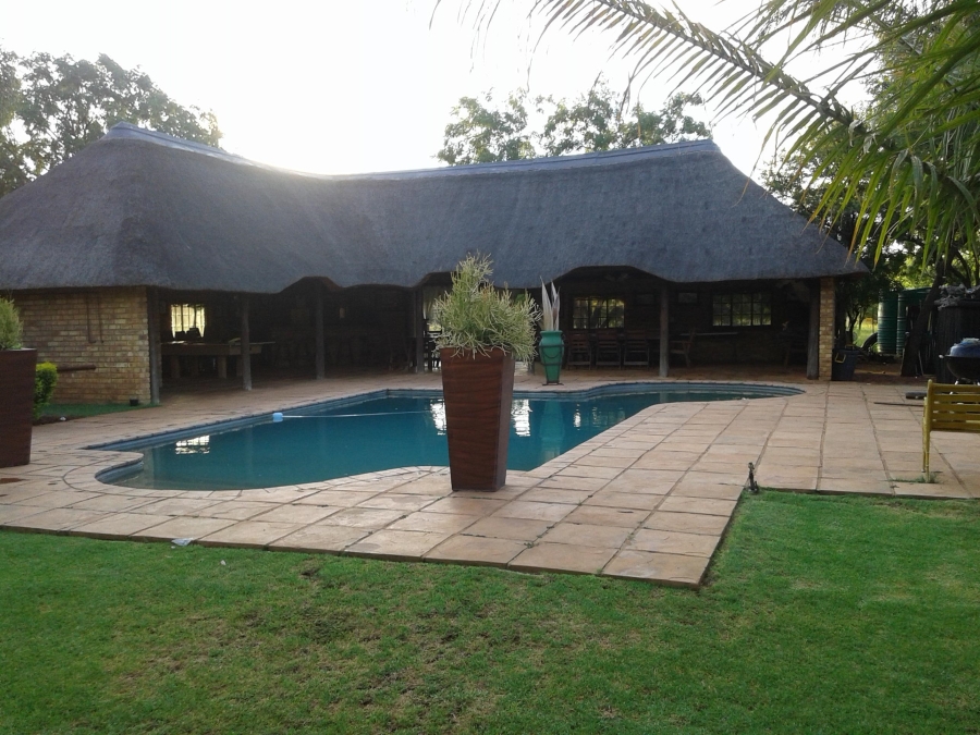 5 Bedroom Property for Sale in Hartebeeshoek Gauteng