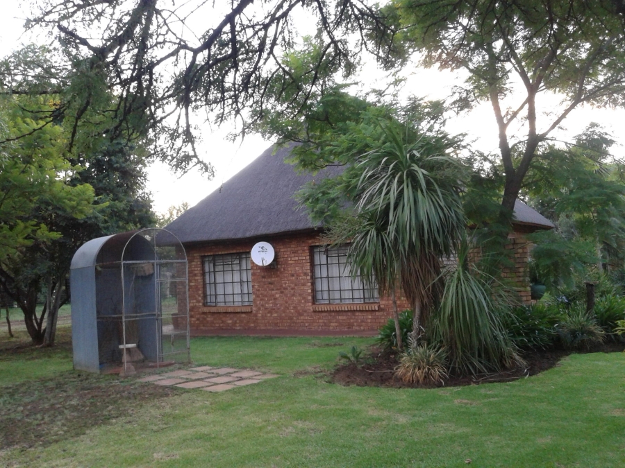 5 Bedroom Property for Sale in Hartebeeshoek Gauteng