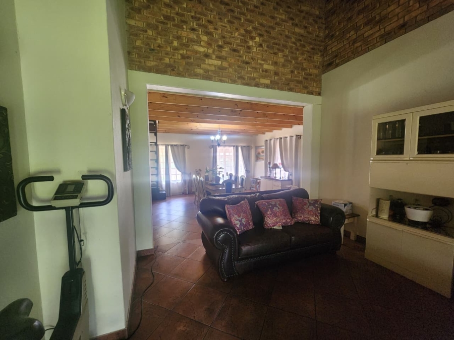 5 Bedroom Property for Sale in Hartebeeshoek Gauteng