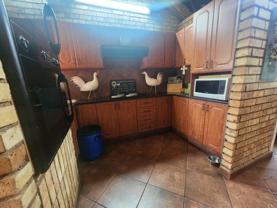 5 Bedroom Property for Sale in Hartebeeshoek Gauteng
