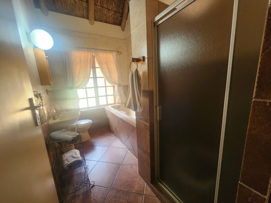 5 Bedroom Property for Sale in Hartebeeshoek Gauteng