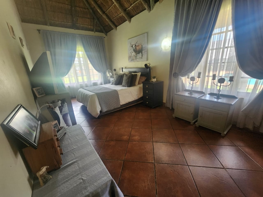 5 Bedroom Property for Sale in Hartebeeshoek Gauteng