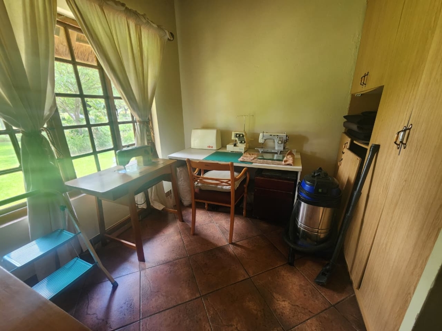 5 Bedroom Property for Sale in Hartebeeshoek Gauteng