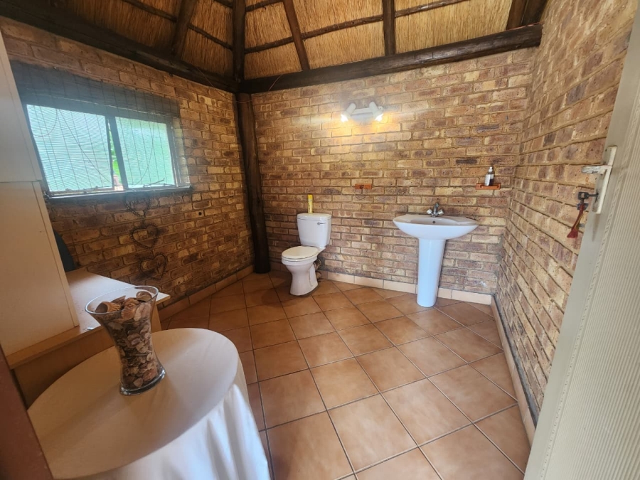 5 Bedroom Property for Sale in Hartebeeshoek Gauteng