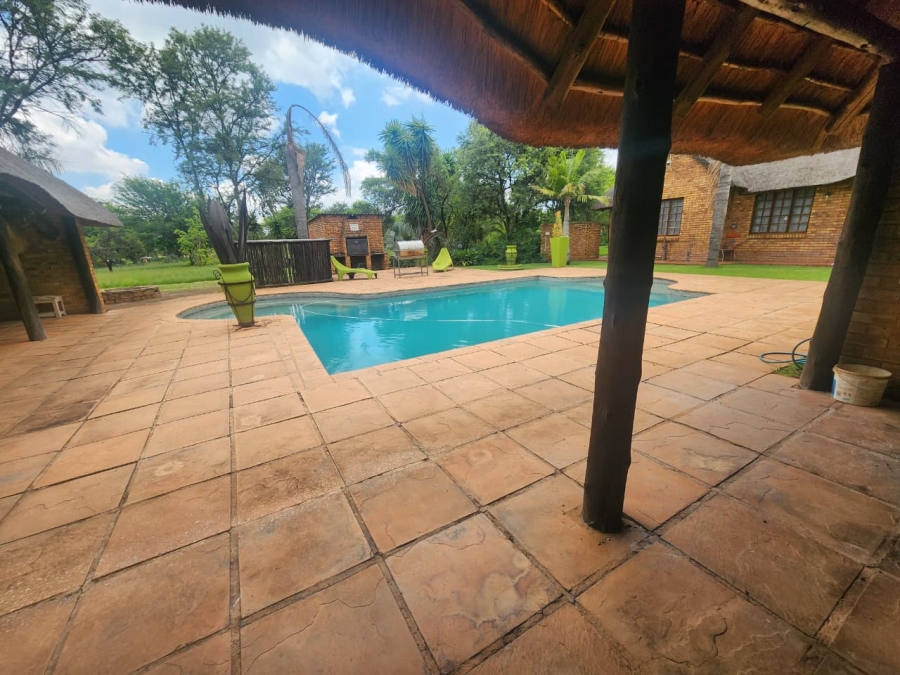 5 Bedroom Property for Sale in Hartebeeshoek Gauteng