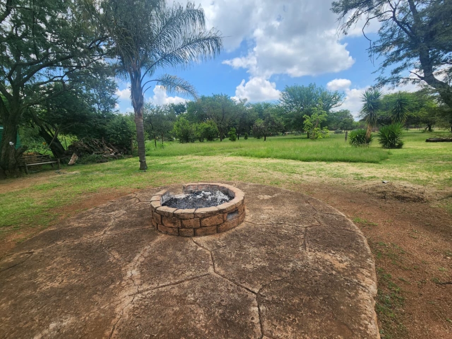 5 Bedroom Property for Sale in Hartebeeshoek Gauteng