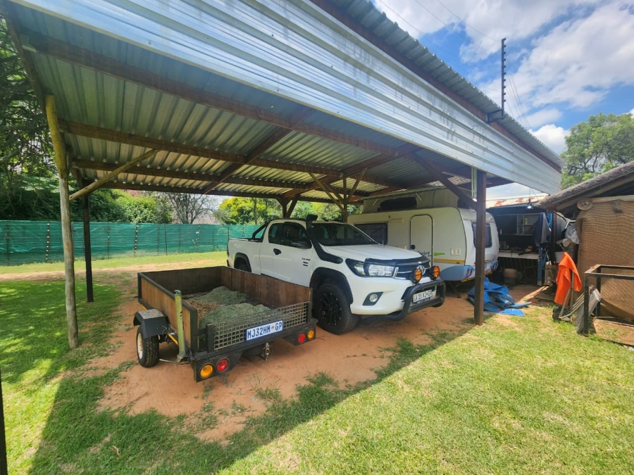 5 Bedroom Property for Sale in Hartebeeshoek Gauteng