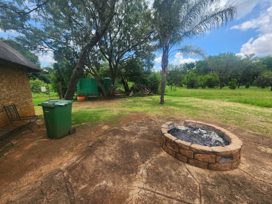 5 Bedroom Property for Sale in Hartebeeshoek Gauteng