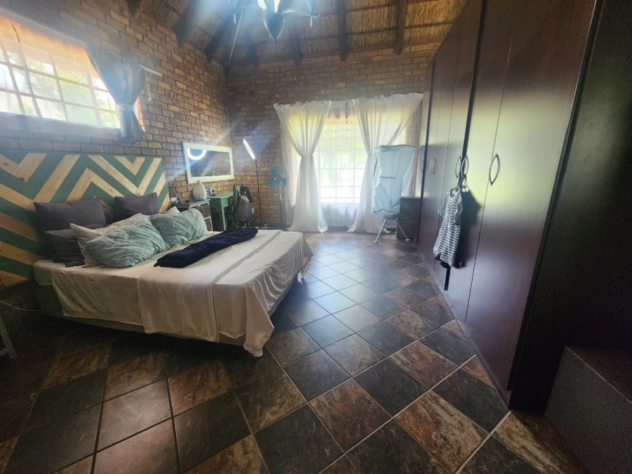 5 Bedroom Property for Sale in Hartebeeshoek Gauteng
