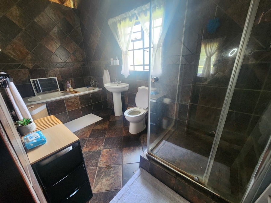 5 Bedroom Property for Sale in Hartebeeshoek Gauteng