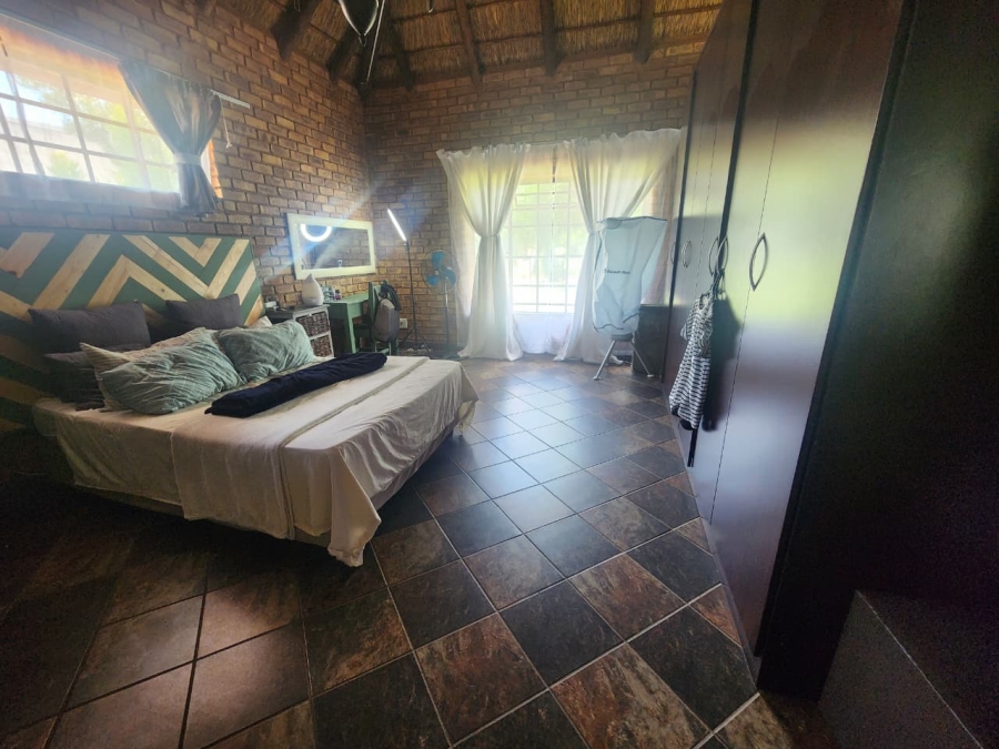 5 Bedroom Property for Sale in Hartebeeshoek Gauteng