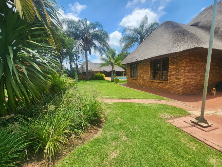 5 Bedroom Property for Sale in Hartebeeshoek Gauteng