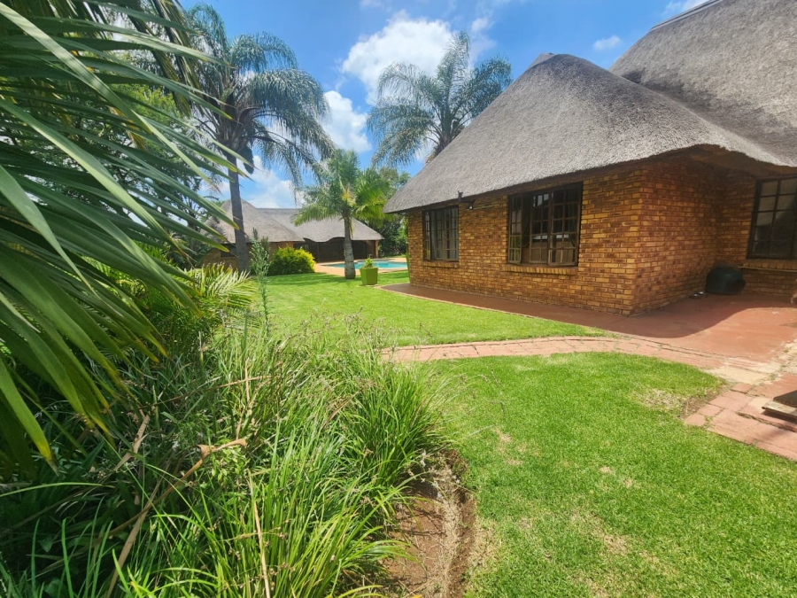 5 Bedroom Property for Sale in Hartebeeshoek Gauteng