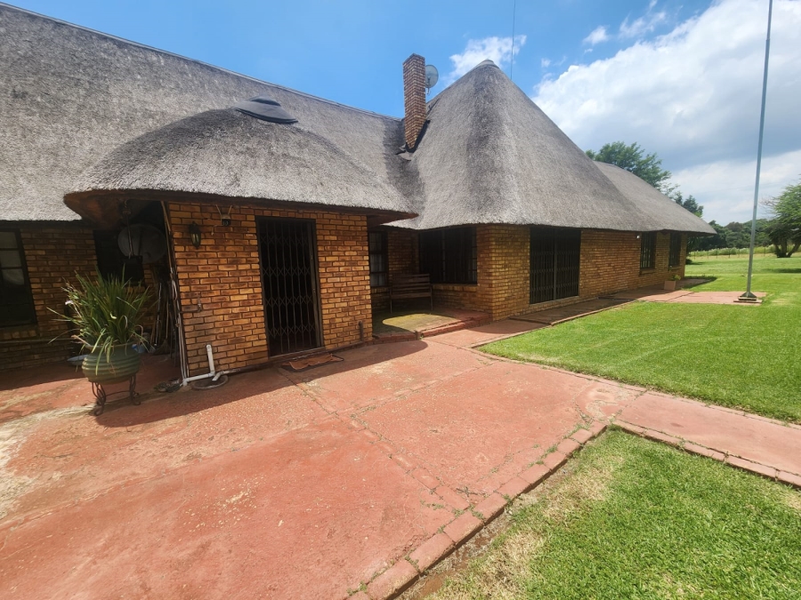 5 Bedroom Property for Sale in Hartebeeshoek Gauteng