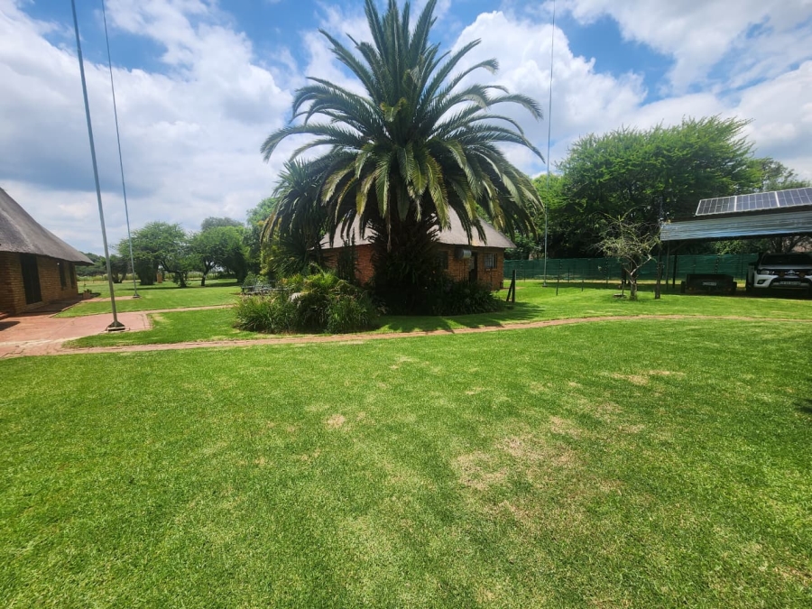 5 Bedroom Property for Sale in Hartebeeshoek Gauteng