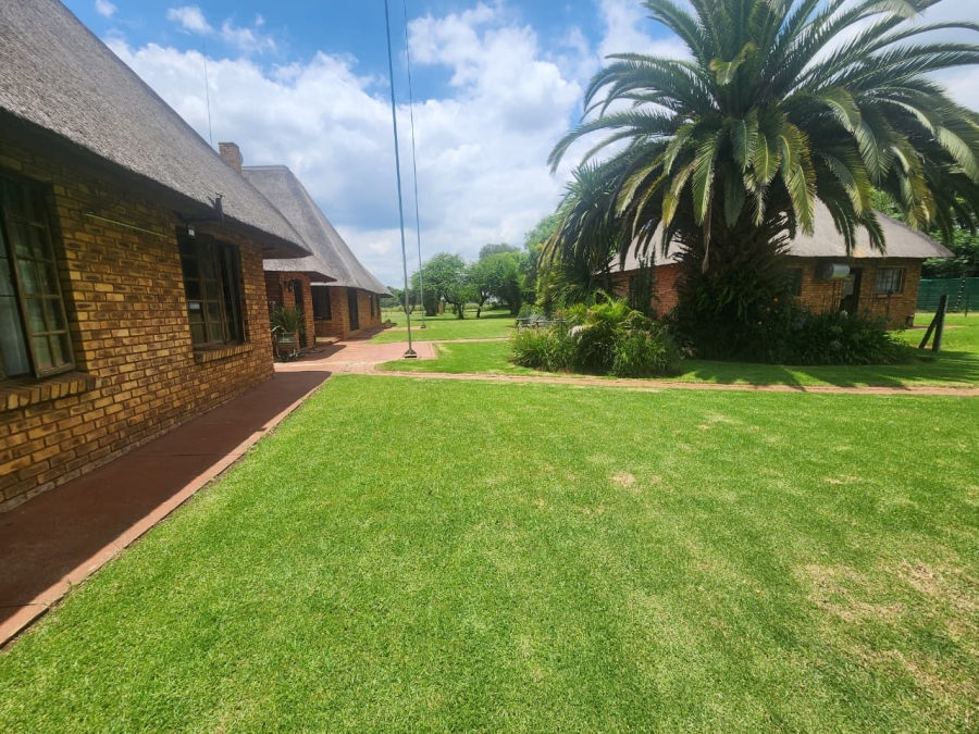 5 Bedroom Property for Sale in Hartebeeshoek Gauteng
