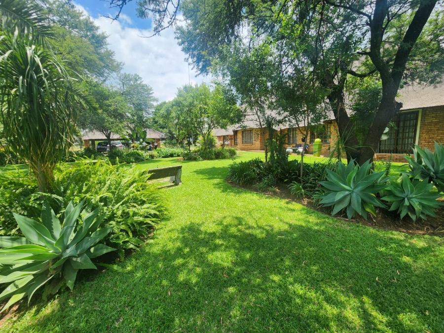 5 Bedroom Property for Sale in Hartebeeshoek Gauteng