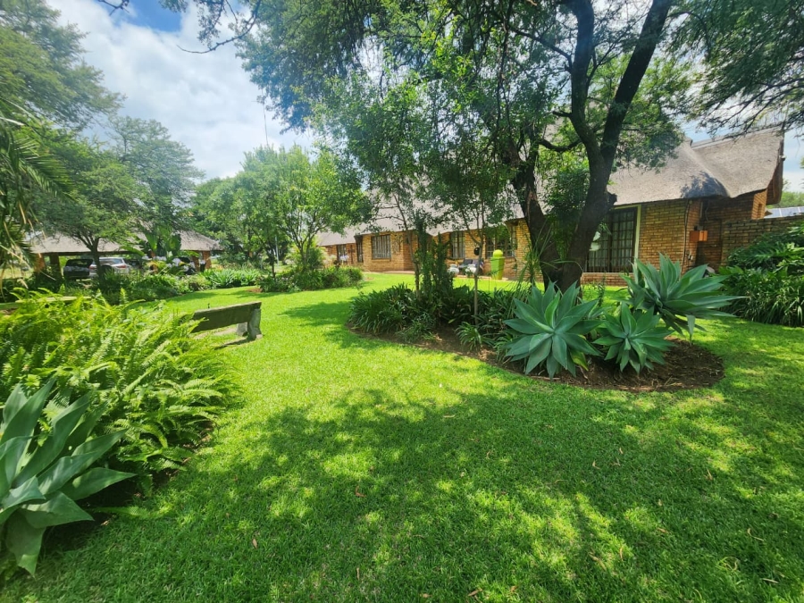 5 Bedroom Property for Sale in Hartebeeshoek Gauteng